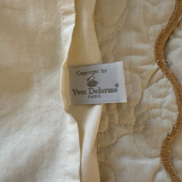 Yves Delormes Coverlet and 2 Euro shams, Full/Queen Tan/Gold - Picture 3 of 3
